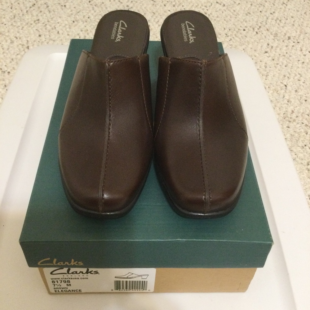 NEW Clarks Womens 7.5 ELEGANCE Bendable Clog Mules Brown Leather